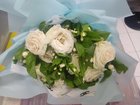 Can someone help? What level of water is suitable for this type of flower in this vase? – Reddit Post