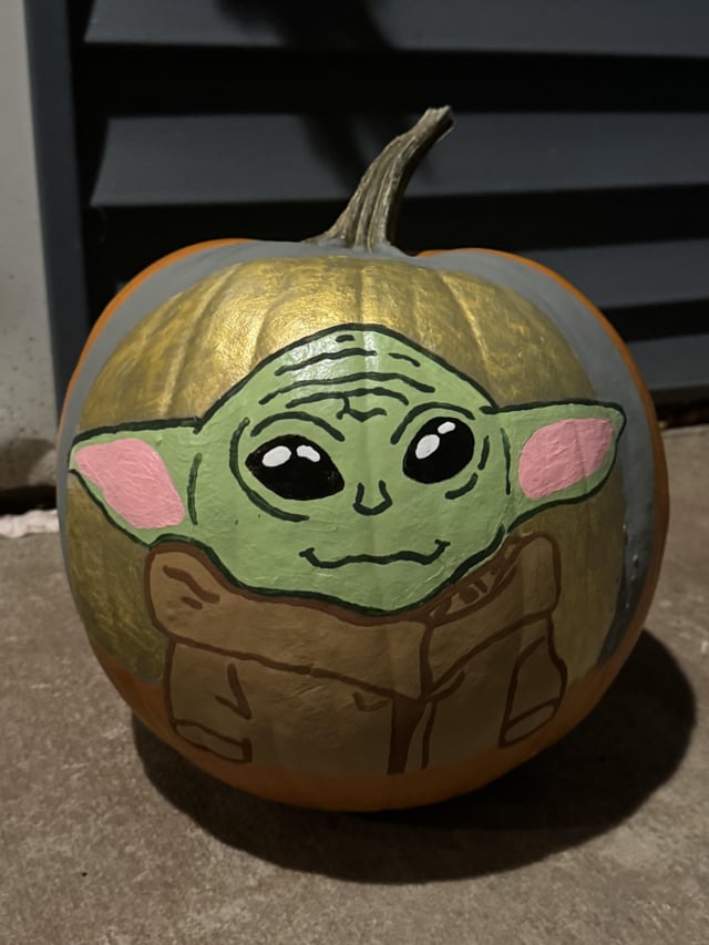 I tried painting a pumpkin for the first time this year 😊 – Reddit Post