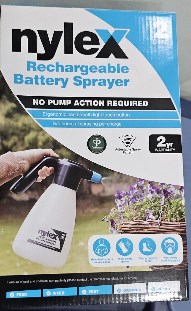 Handheld sprayer