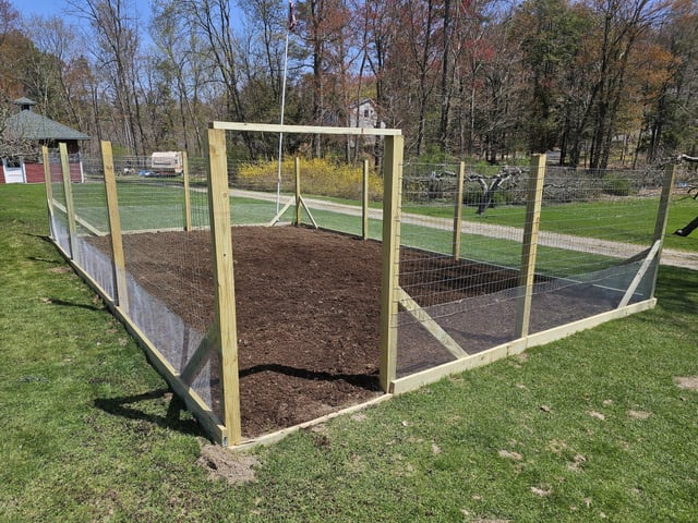 Very happy with how well this garden I’m building has turned out so far. Really starting to look like something now that I’ve got the fence on. Gotta make the gate this weekend. – Reddit Post