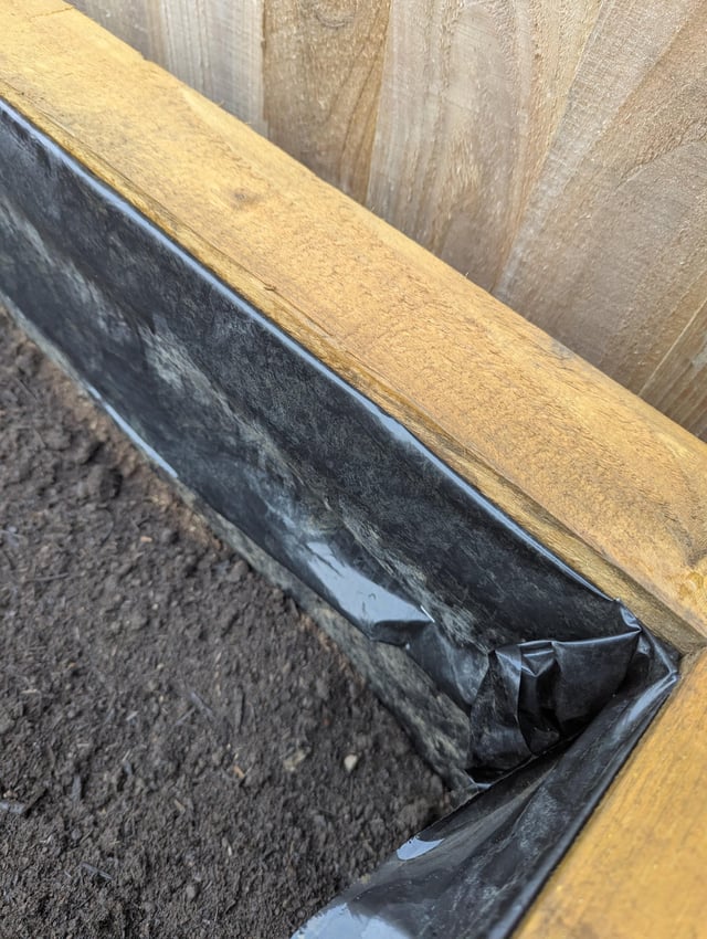 I’ve stapled pondliner in my planters like this. Is there anything else I should be doing? Technically I could imagine some water getting inbetween the liner and the wood but us that a problem? I could roll it over the top, but that wouldn’t look as good, but maybe it’s necessary?