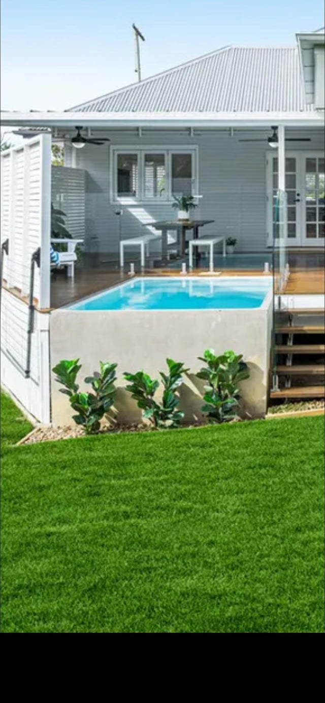 plants that can handle pool water splashes